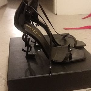OPYUM SANDALS IN PATENT LEATHER WITH BLACK HEEL